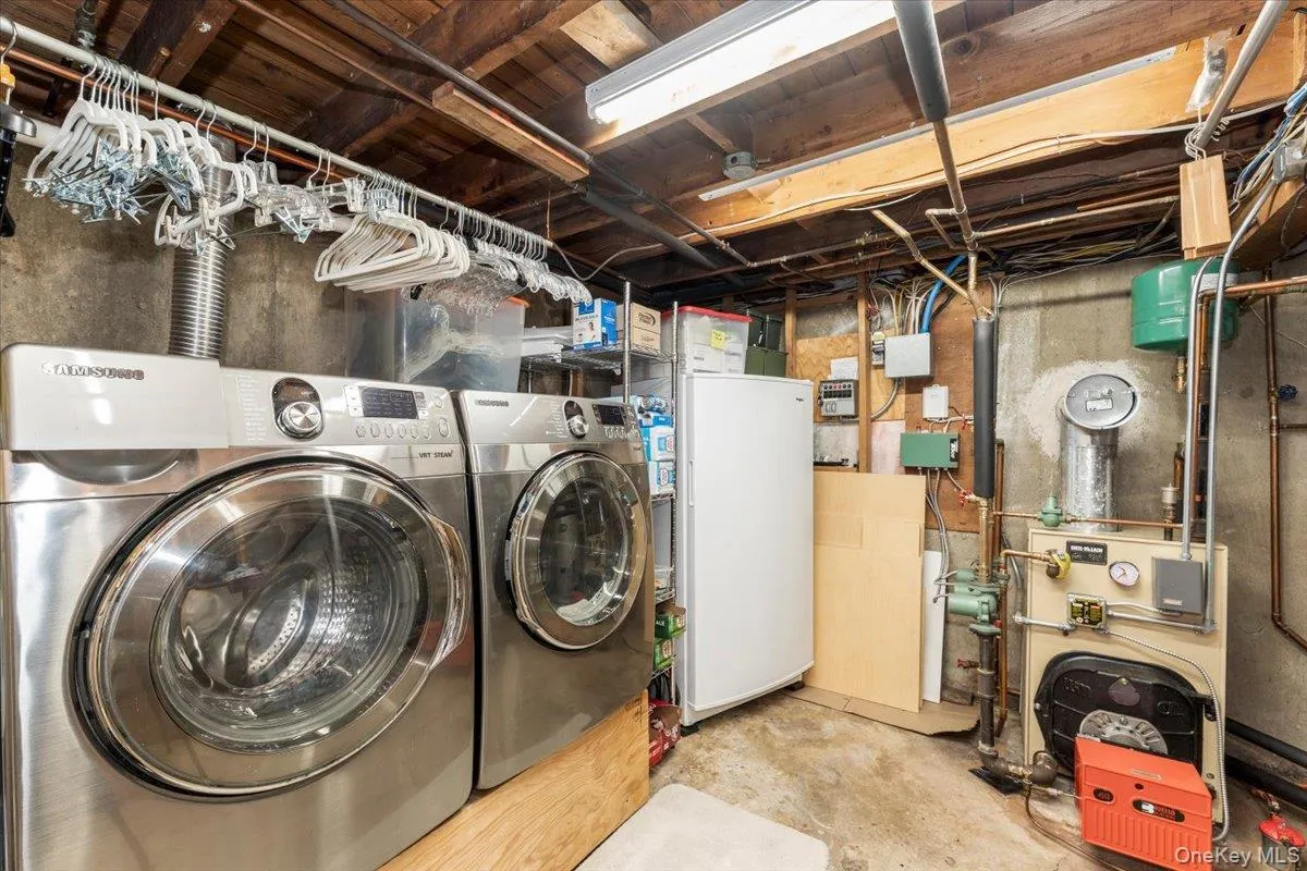 33 Lakeland Street, Islip, NY, 3 Bedrooms Bedrooms, 7 Rooms Rooms,1 BathroomBathrooms,Residential Sale,For Rent,Lakeland,0,979878 33 Lakeland Street, Islip, NY, 3 Bedrooms Bedrooms, 7 Rooms Rooms,1 BathroomBathrooms,Residential Sale,For Rent,Lakeland,0,979878