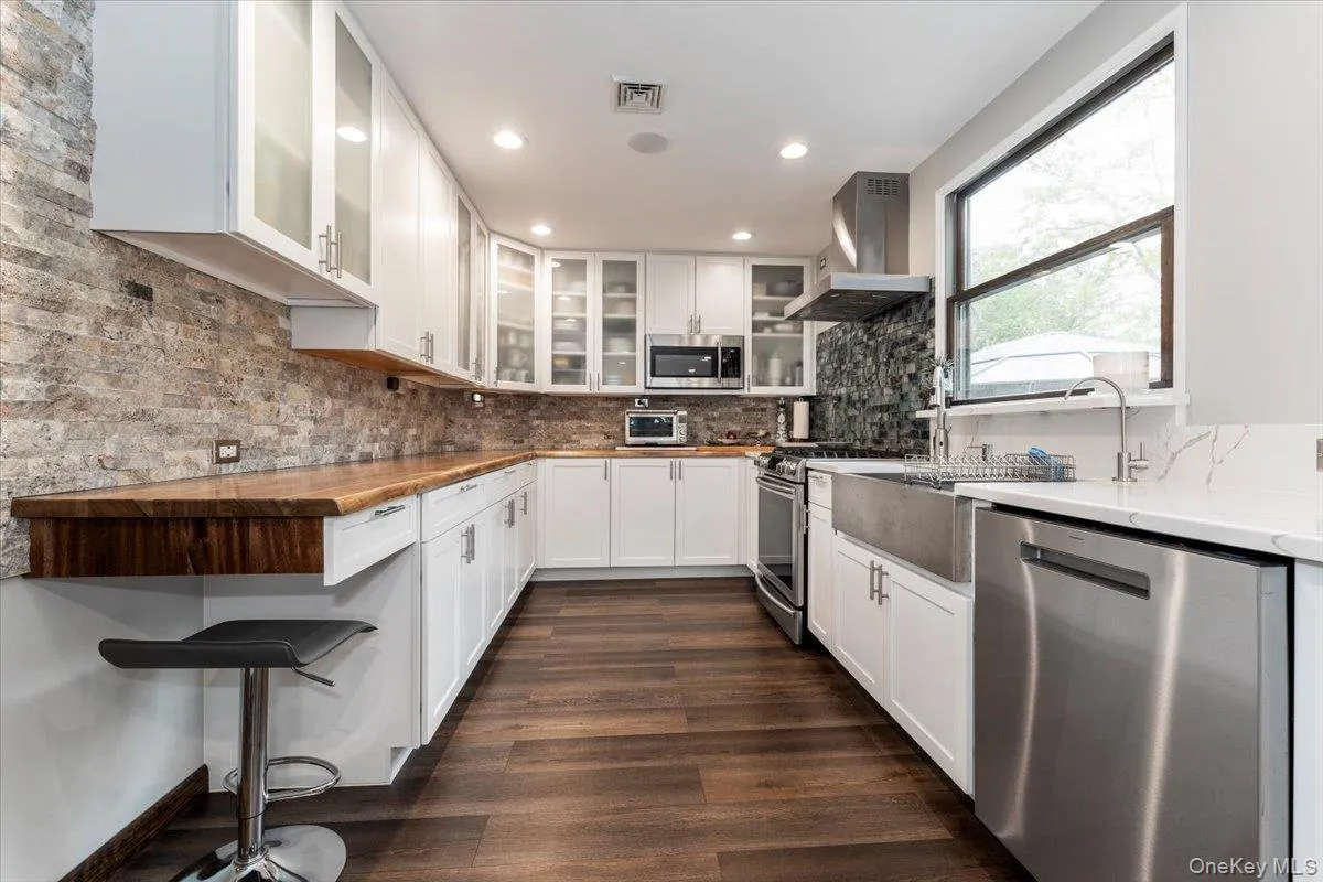 33 Lakeland Street, Islip, NY, 3 Bedrooms Bedrooms, 7 Rooms Rooms,1 BathroomBathrooms,Residential Sale,For Rent,Lakeland,0,979878 33 Lakeland Street, Islip, NY, 3 Bedrooms Bedrooms, 7 Rooms Rooms,1 BathroomBathrooms,Residential Sale,For Rent,Lakeland,0,979878