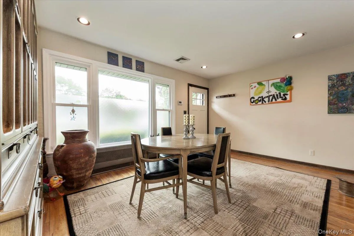 33 Lakeland Street, Islip, NY, 3 Bedrooms Bedrooms, 7 Rooms Rooms,1 BathroomBathrooms,Residential Sale,For Rent,Lakeland,0,979878 33 Lakeland Street, Islip, NY, 3 Bedrooms Bedrooms, 7 Rooms Rooms,1 BathroomBathrooms,Residential Sale,For Rent,Lakeland,0,979878
