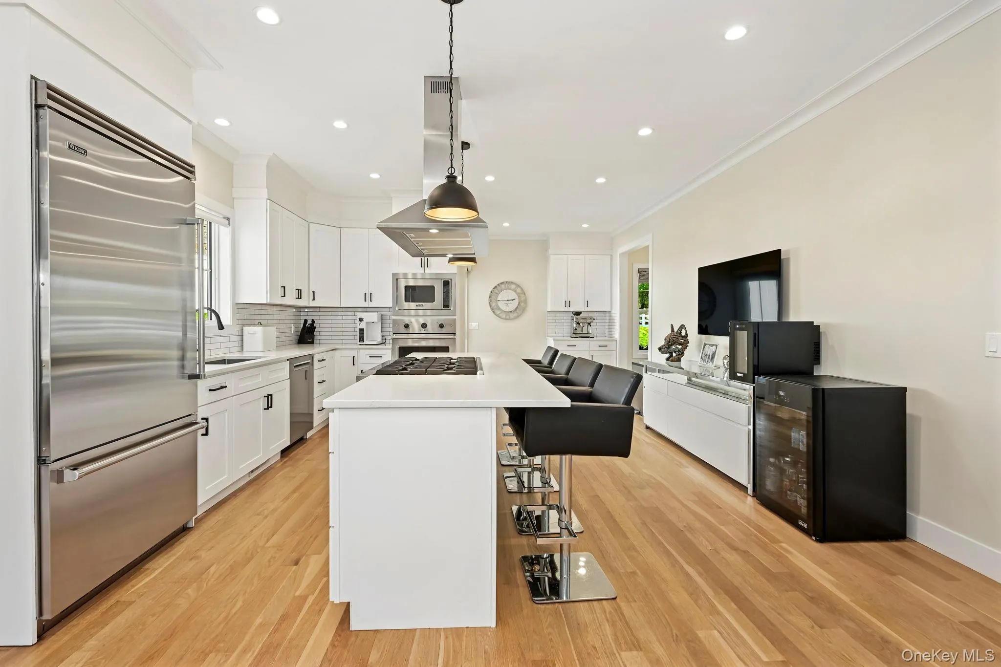 Goumet kitchen with high-end stainless steel applainces. Goumet kitchen with high-end stainless steel applainces.