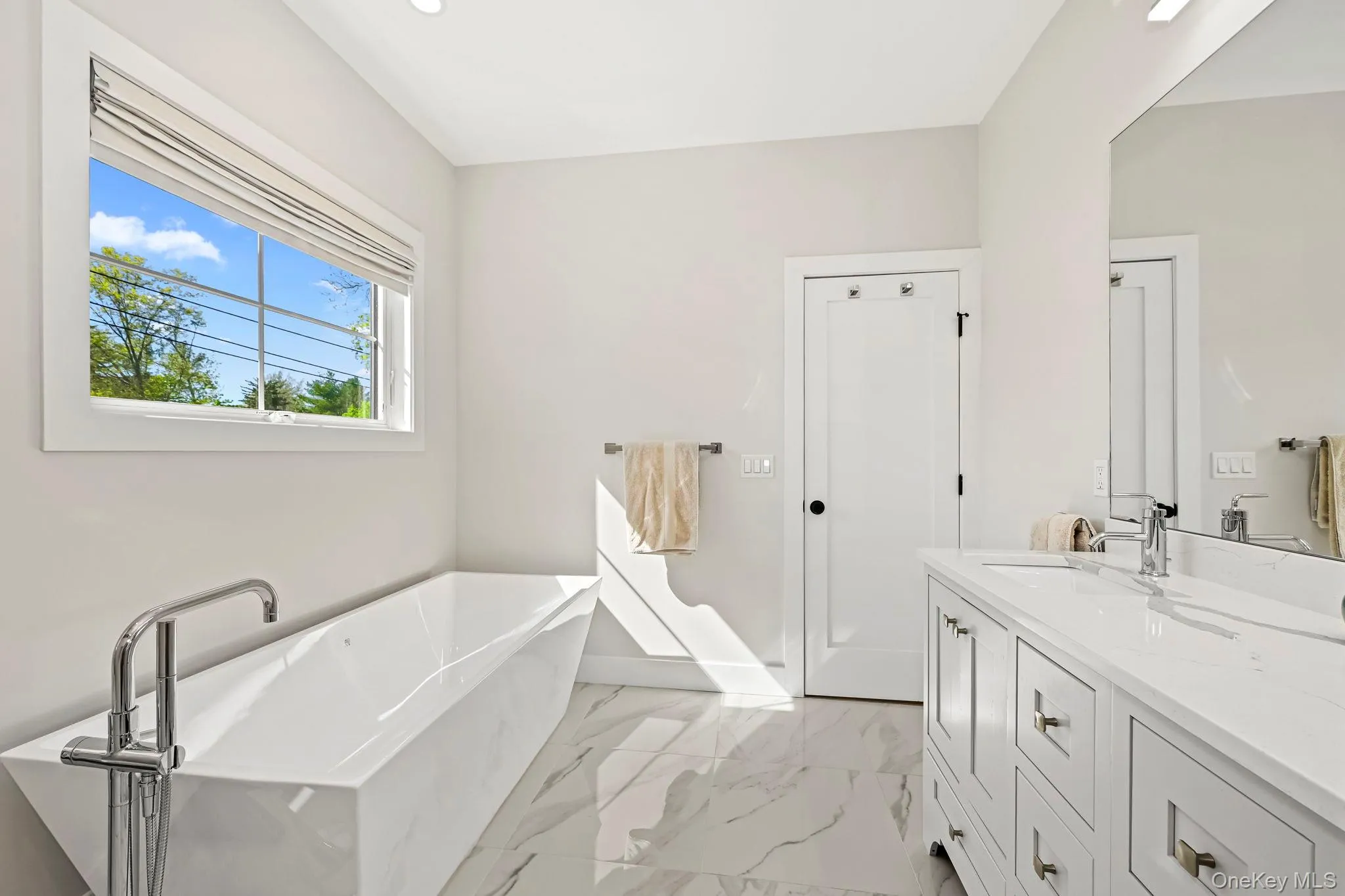 407 Wilmot Road, New Rochelle, NY, 5 Bedrooms Bedrooms, 10 Rooms Rooms,4 BathroomsBathrooms,Residential,For Rent,Wilmot,0,979881 407 Wilmot Road, New Rochelle, NY, 5 Bedrooms Bedrooms, 10 Rooms Rooms,4 BathroomsBathrooms,Residential,For Rent,Wilmot,0,979881