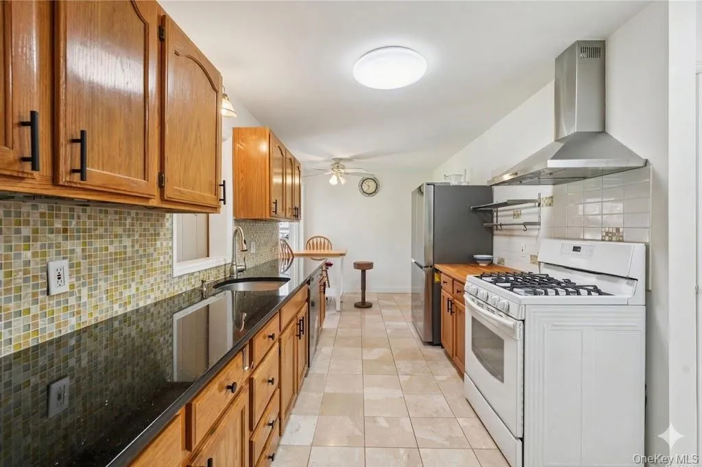 254 Congers Road, Clarkstown, NY, 5 Bedrooms Bedrooms, 9 Rooms Rooms,3 BathroomsBathrooms,Residential,For Rent,Congers,0,KEY979932 254 Congers Road, Clarkstown, NY, 5 Bedrooms Bedrooms, 9 Rooms Rooms,3 BathroomsBathrooms,Residential,For Rent,Congers,0,KEY979932
