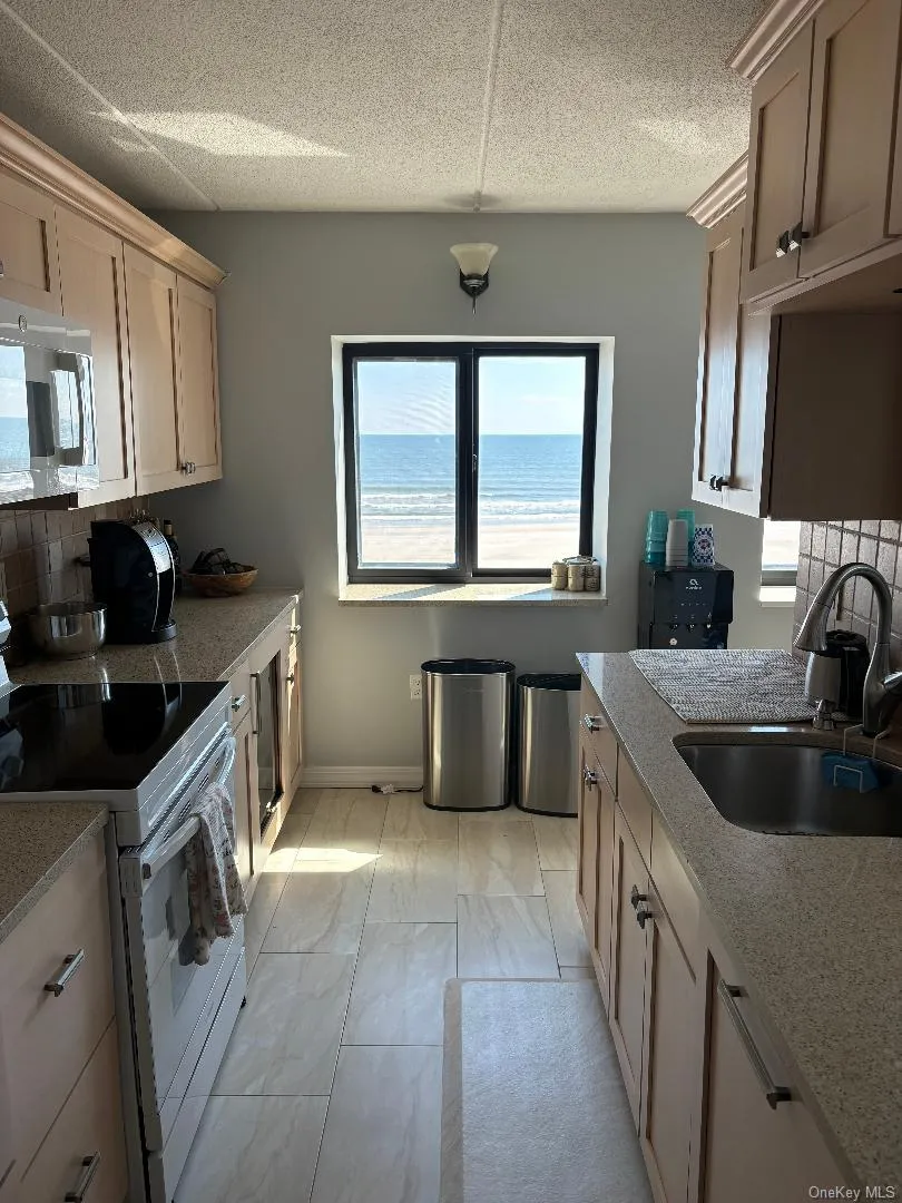 750 West Broadway, Long Beach, NY, 2 Bedrooms Bedrooms, 5 Rooms Rooms,3 BathroomsBathrooms,Residential Lease,For Rent,West Broadway,0,979933 750 West Broadway, Long Beach, NY, 2 Bedrooms Bedrooms, 5 Rooms Rooms,3 BathroomsBathrooms,Residential Lease,For Rent,West Broadway,0,979933