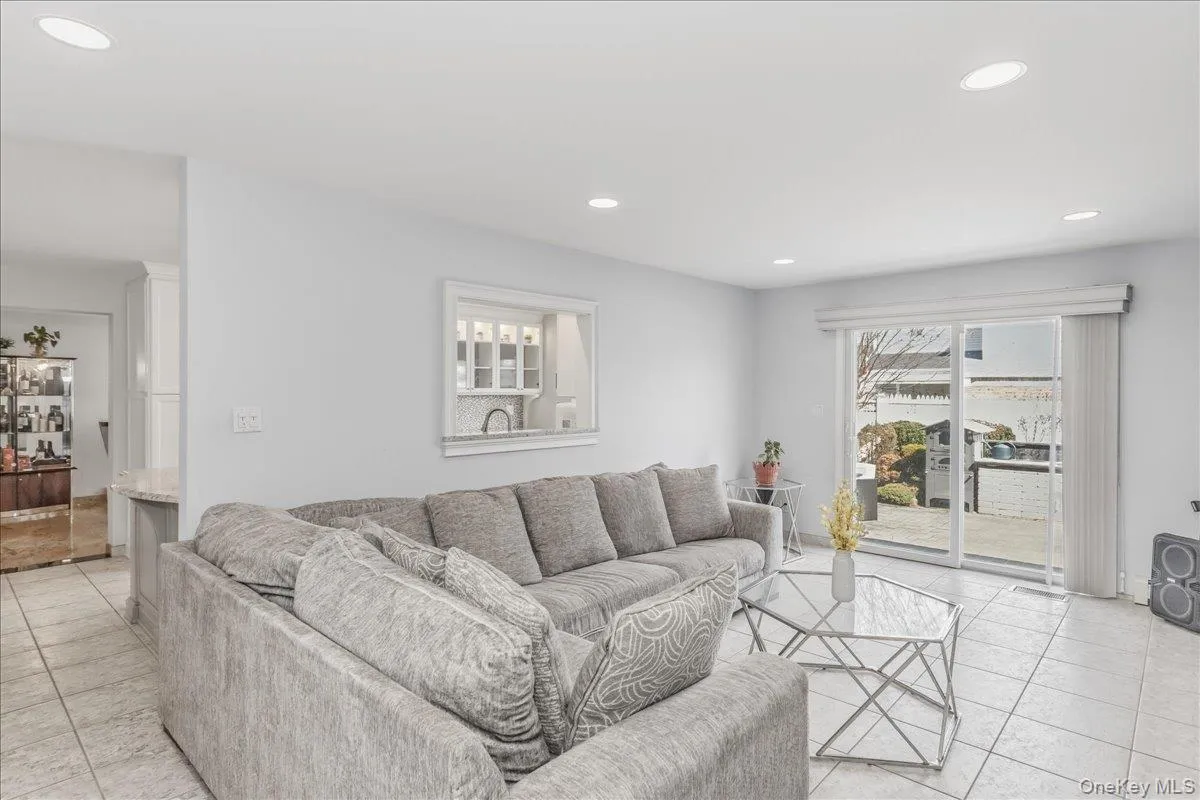 263 James Street, Hempstead, NY, 4 Bedrooms Bedrooms, 8 Rooms Rooms,2 BathroomsBathrooms,Residential,For Rent,James,0,979935 263 James Street, Hempstead, NY, 4 Bedrooms Bedrooms, 8 Rooms Rooms,2 BathroomsBathrooms,Residential,For Rent,James,0,979935