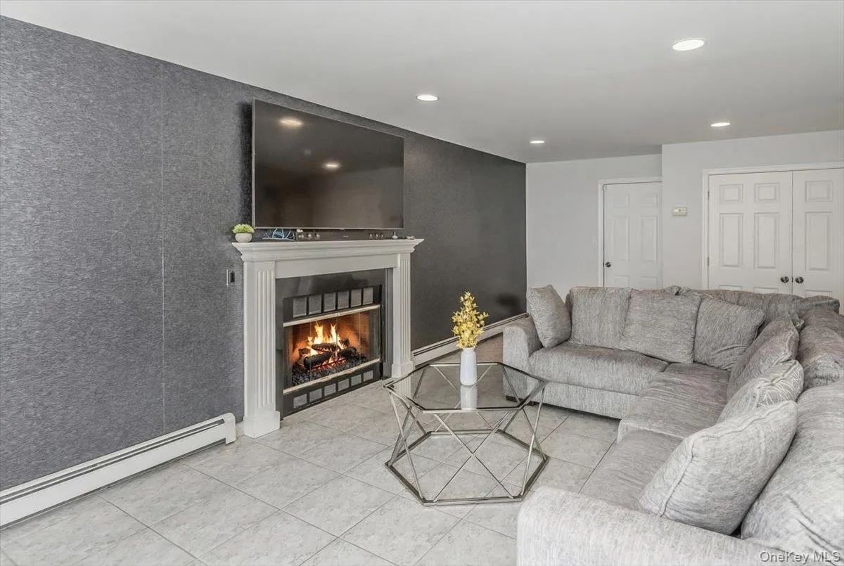 263 James Street, Hempstead, NY, 4 Bedrooms Bedrooms, 8 Rooms Rooms,2 BathroomsBathrooms,Residential,For Rent,James,0,979935 263 James Street, Hempstead, NY, 4 Bedrooms Bedrooms, 8 Rooms Rooms,2 BathroomsBathrooms,Residential,For Rent,James,0,979935