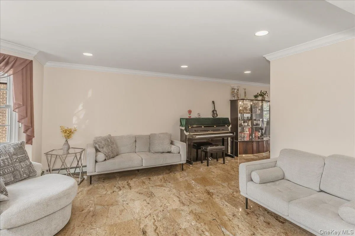 263 James Street, Hempstead, NY, 4 Bedrooms Bedrooms, 8 Rooms Rooms,2 BathroomsBathrooms,Residential,For Rent,James,0,979935 263 James Street, Hempstead, NY, 4 Bedrooms Bedrooms, 8 Rooms Rooms,2 BathroomsBathrooms,Residential,For Rent,James,0,979935