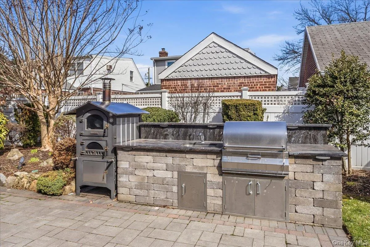 263 James Street, Hempstead, NY, 4 Bedrooms Bedrooms, 8 Rooms Rooms,2 BathroomsBathrooms,Residential,For Rent,James,0,979935 263 James Street, Hempstead, NY, 4 Bedrooms Bedrooms, 8 Rooms Rooms,2 BathroomsBathrooms,Residential,For Rent,James,0,979935