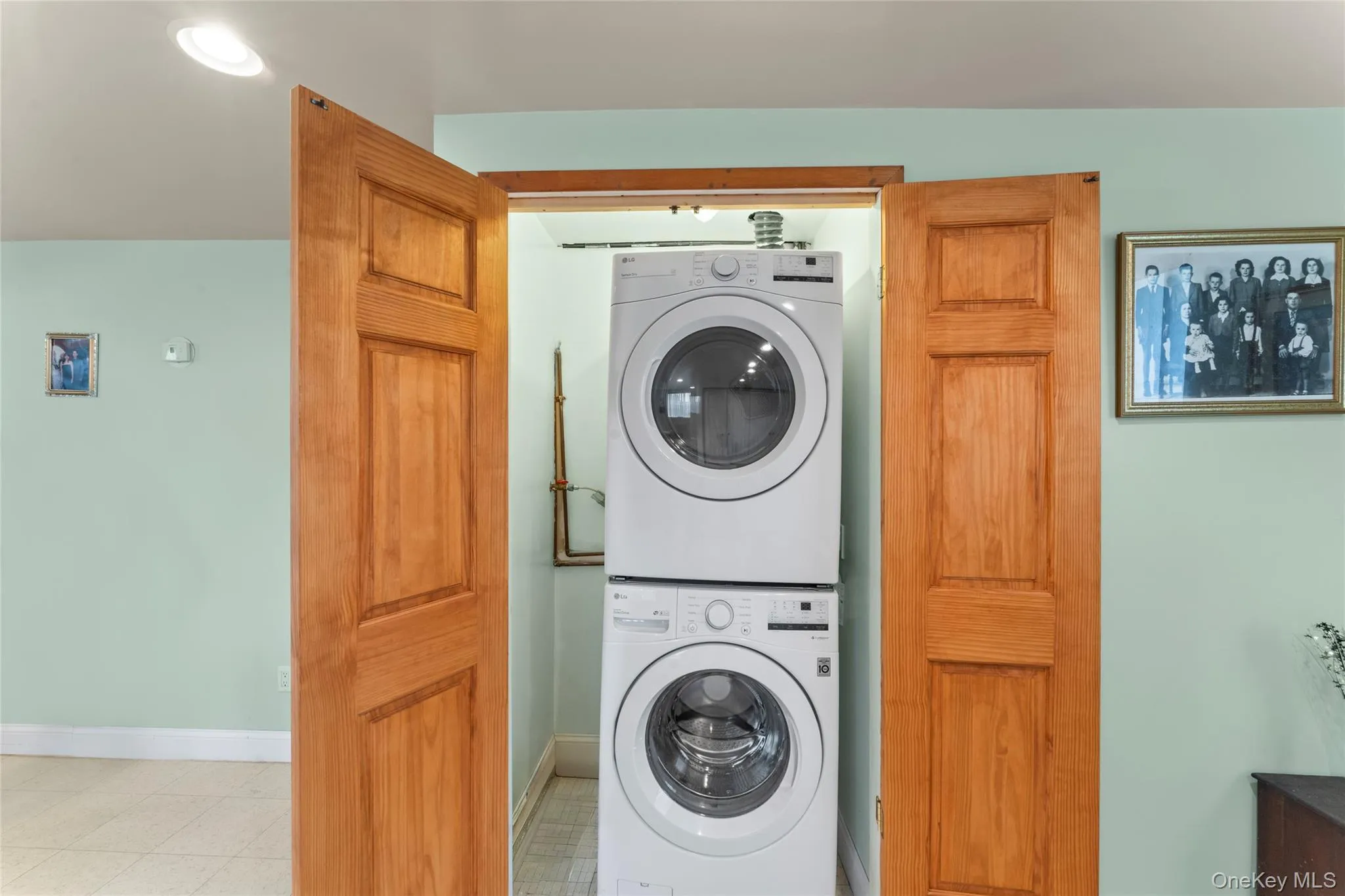 18 Butler Place, Yonkers, NY, 4 Bedrooms Bedrooms, 10 Rooms Rooms,3 BathroomsBathrooms,Residential,For Rent,Butler,0,979936 18 Butler Place, Yonkers, NY, 4 Bedrooms Bedrooms, 10 Rooms Rooms,3 BathroomsBathrooms,Residential,For Rent,Butler,0,979936
