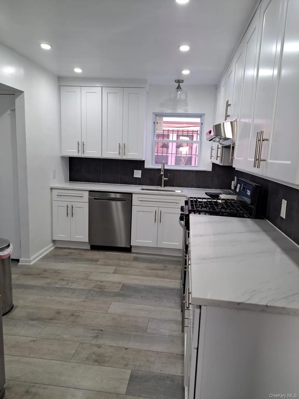 11530 Inwood Street, New York, NY, 3 Bedrooms Bedrooms, 3 Rooms Rooms,1 BathroomBathrooms,Residential Lease,For Rent,Inwood,0,979948 11530 Inwood Street, New York, NY, 3 Bedrooms Bedrooms, 3 Rooms Rooms,1 BathroomBathrooms,Residential Lease,For Rent,Inwood,0,979948