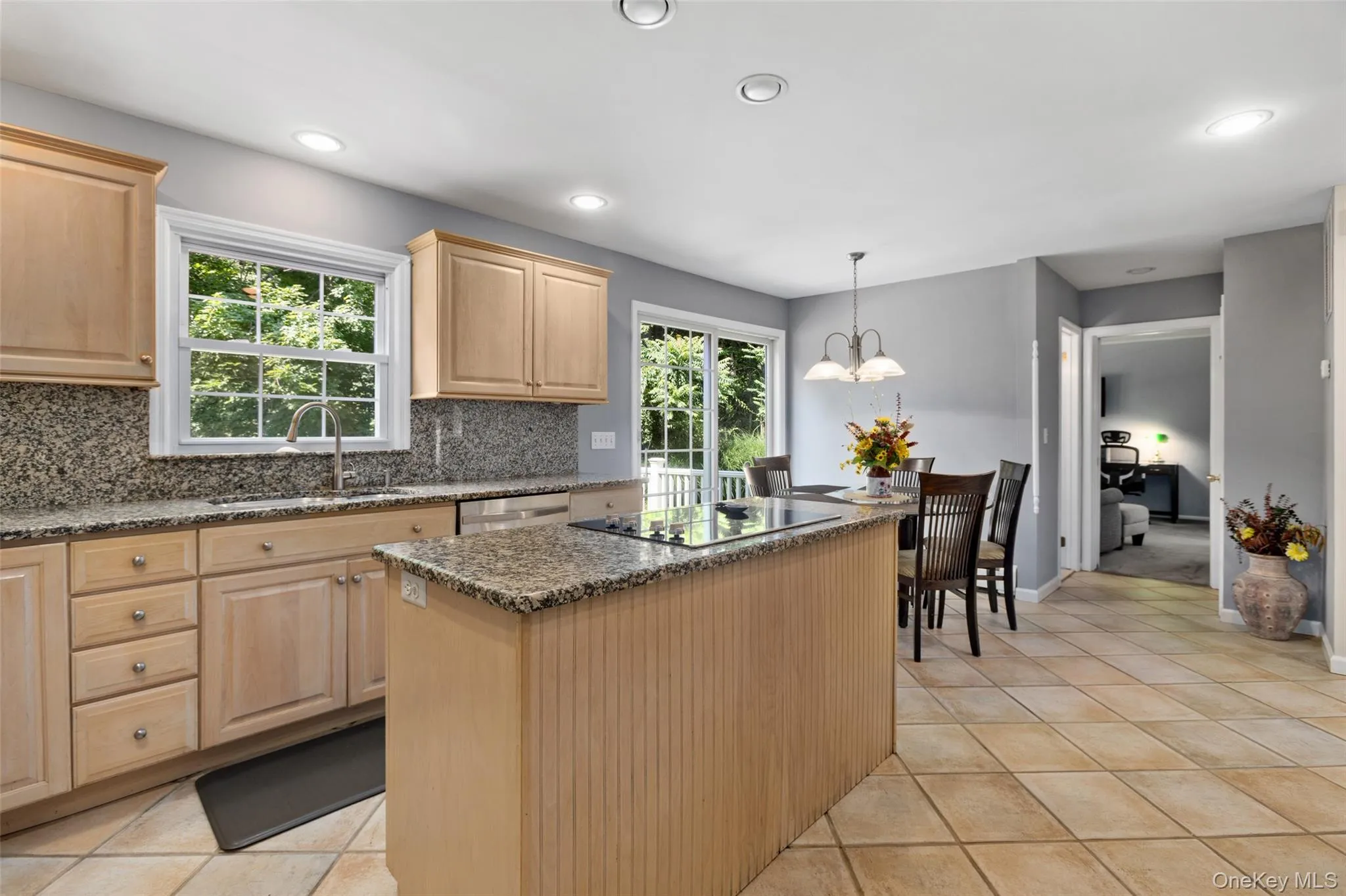 Spacious EIK with Granite countertops and center island Spacious EIK with Granite countertops and center island