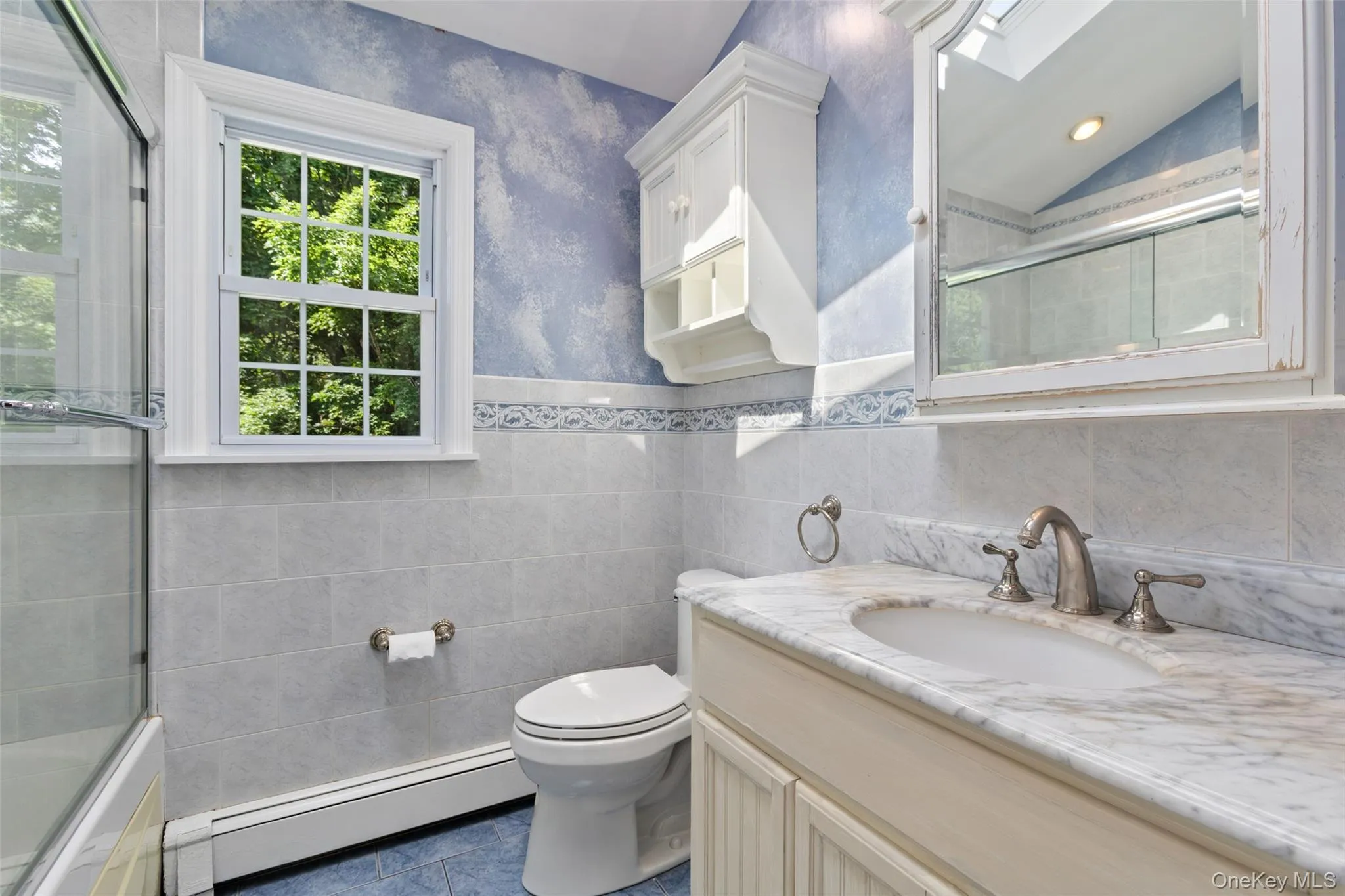 Full Hall Bathroom with tub Full Hall Bathroom with tub