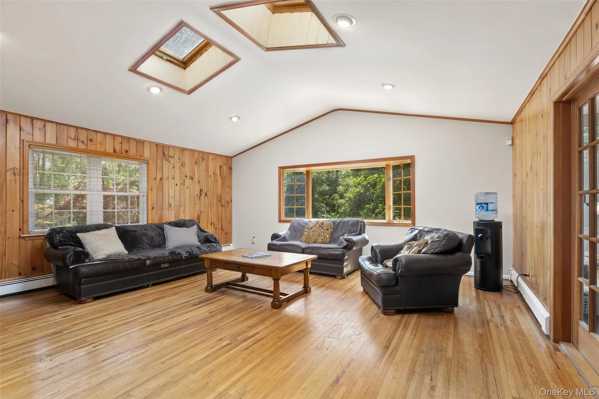 Spacious family room with cathedral ceiling and skylights, great room for entertaining. Spacious family room with cathedral ceiling and skylights, great room for entertaining.