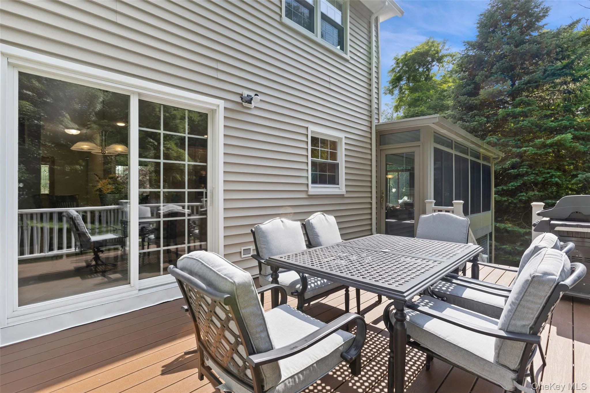 Spacious Trex Deck sowing slider door Spacious Trex Deck sowing slider door