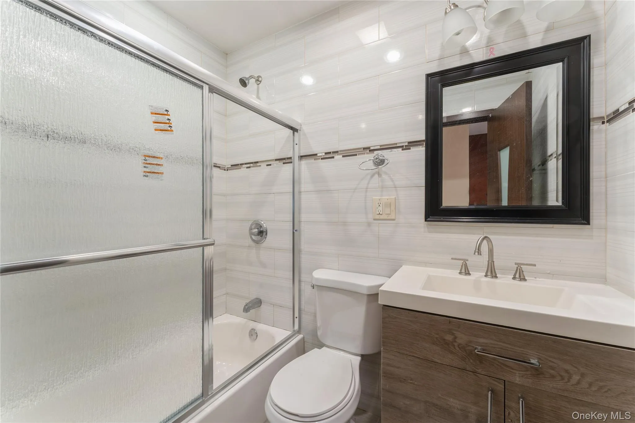 228-20 Edgewood Avenue, New York, NY, 3 Bedrooms Bedrooms, 6 Rooms Rooms,2 BathroomsBathrooms,Residential Lease,For Rent,Edgewood,0,979967 228-20 Edgewood Avenue, New York, NY, 3 Bedrooms Bedrooms, 6 Rooms Rooms,2 BathroomsBathrooms,Residential Lease,For Rent,Edgewood,0,979967