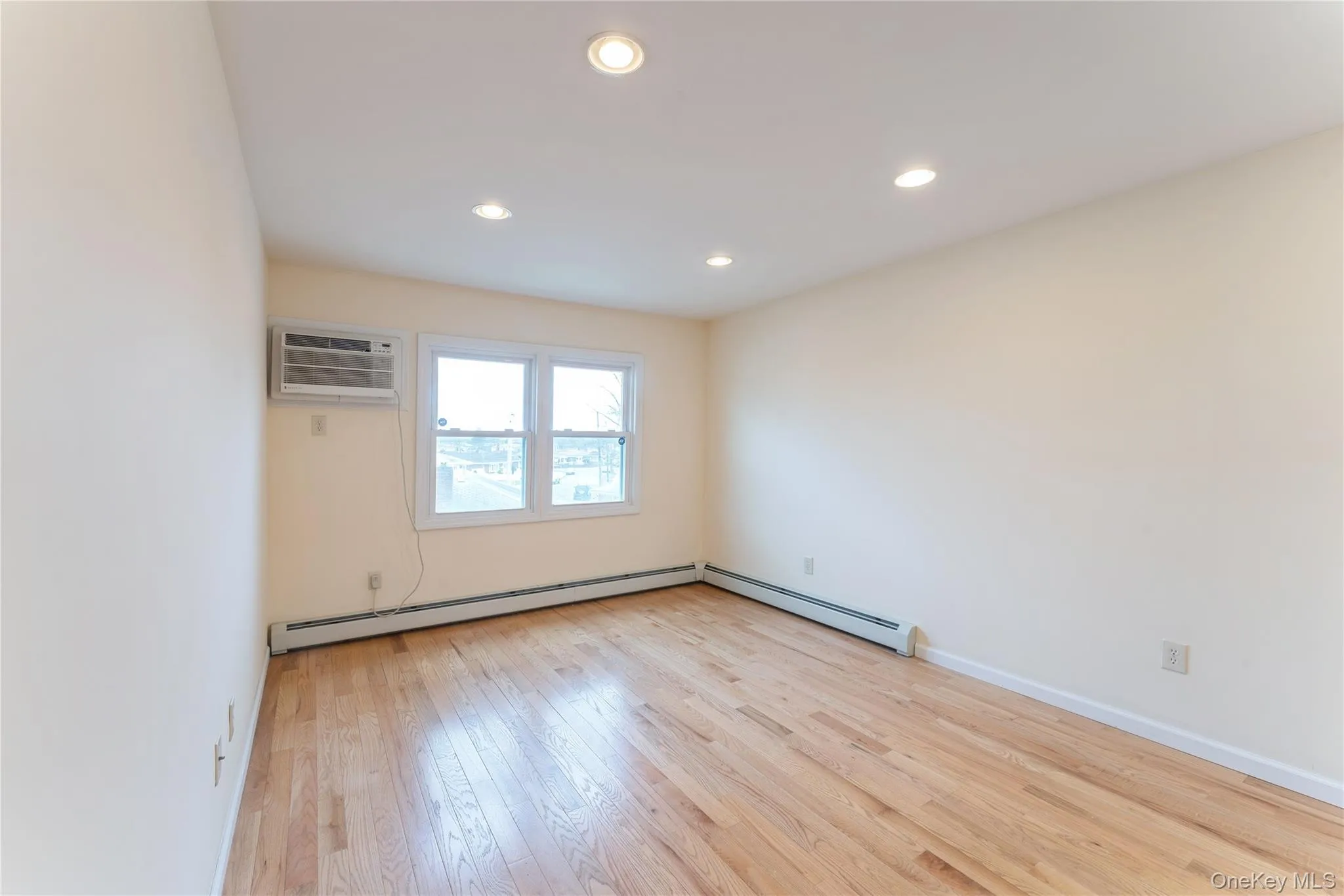 228-20 Edgewood Avenue, New York, NY, 3 Bedrooms Bedrooms, 6 Rooms Rooms,2 BathroomsBathrooms,Residential Lease,For Rent,Edgewood,0,979967 228-20 Edgewood Avenue, New York, NY, 3 Bedrooms Bedrooms, 6 Rooms Rooms,2 BathroomsBathrooms,Residential Lease,For Rent,Edgewood,0,979967