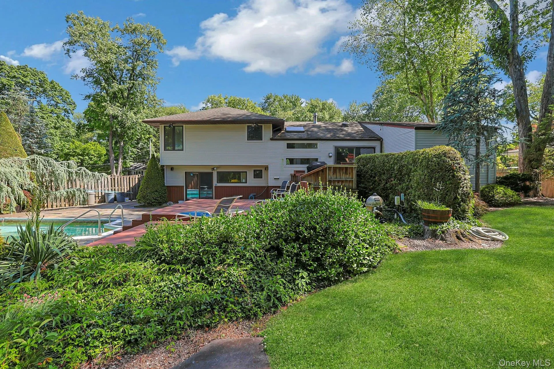 18 Scott Drive, Clarkstown, NY, 4 Bedrooms Bedrooms, 7 Rooms Rooms,2 BathroomsBathrooms,Residential,For Rent,Scott,0,979978 18 Scott Drive, Clarkstown, NY, 4 Bedrooms Bedrooms, 7 Rooms Rooms,2 BathroomsBathrooms,Residential,For Rent,Scott,0,979978