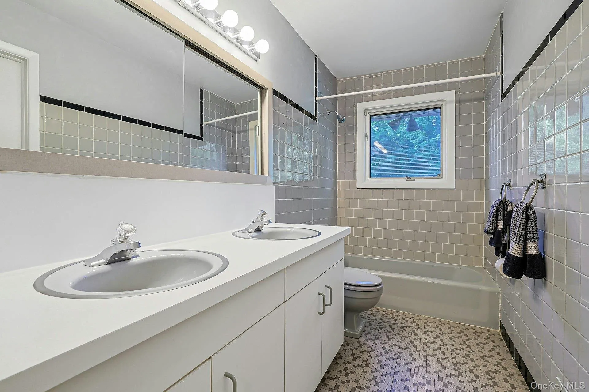 18 Scott Drive, Clarkstown, NY, 4 Bedrooms Bedrooms, 7 Rooms Rooms,2 BathroomsBathrooms,Residential,For Rent,Scott,0,979978 18 Scott Drive, Clarkstown, NY, 4 Bedrooms Bedrooms, 7 Rooms Rooms,2 BathroomsBathrooms,Residential,For Rent,Scott,0,979978