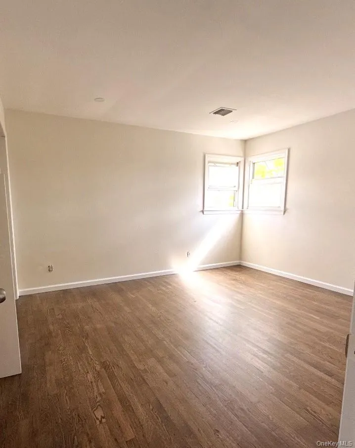 Master Bedroom with 2 Closets Master Bedroom with 2 Closets