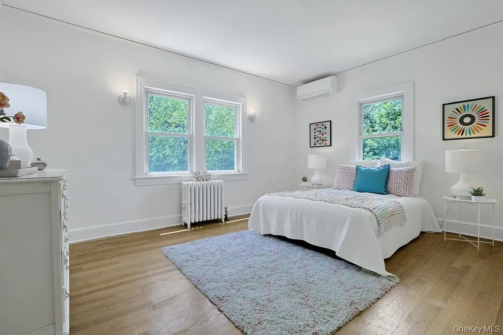 Who loves a sunny room? Who loves a sunny room?