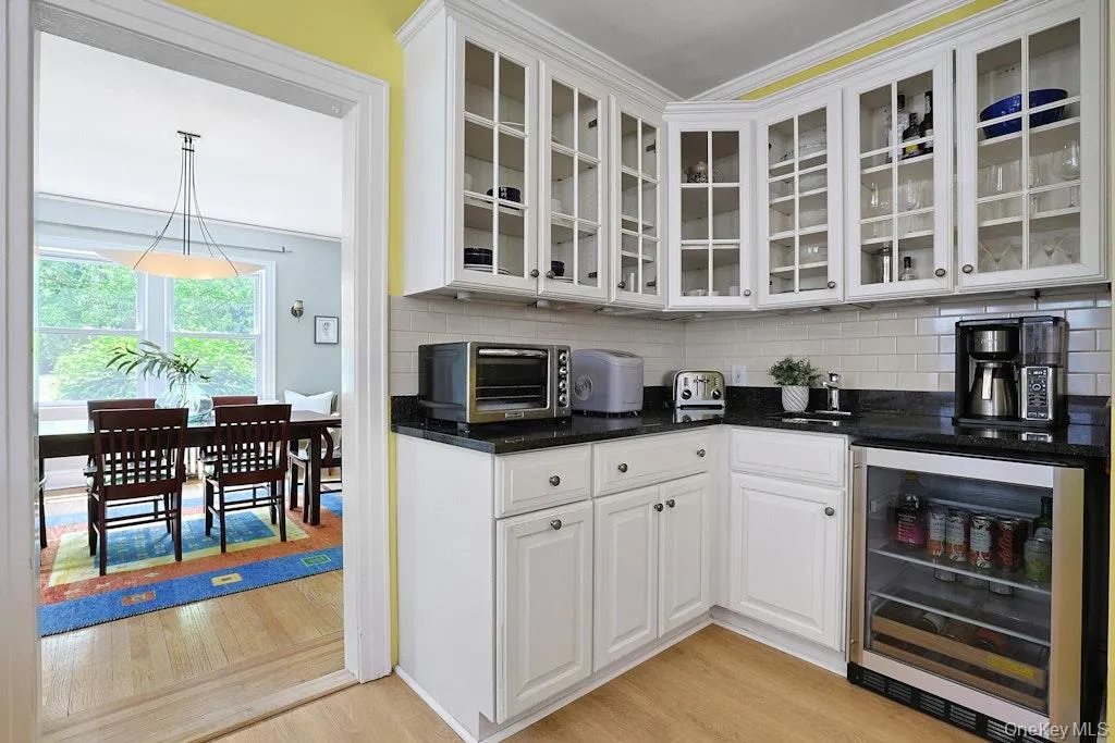 Wet bar... Fun corner! Wet bar... Fun corner!