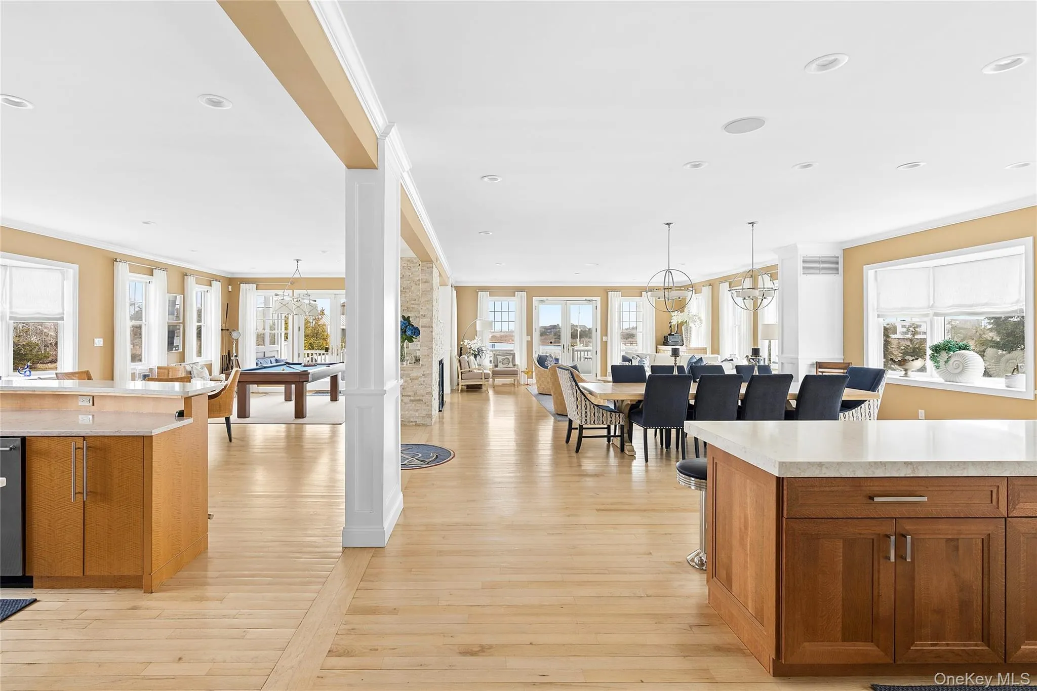 Open Concept Living with 10-ft Ceilings Open Concept Living with 10-ft Ceilings