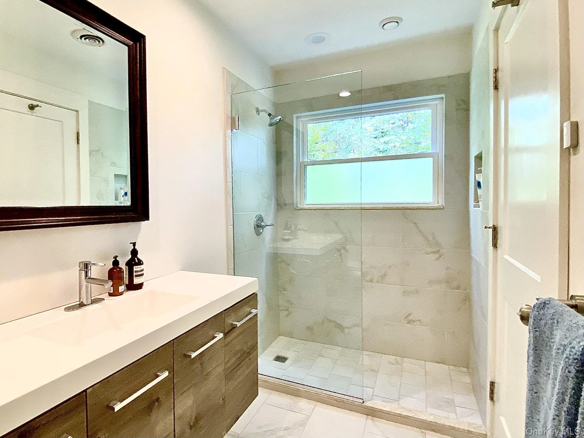 Double walk in tiled shower Double walk in tiled shower