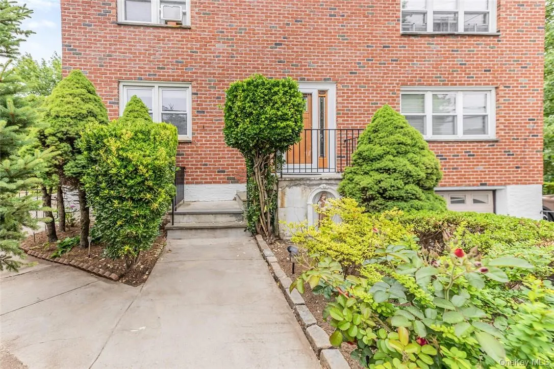 433 Palmer Road, Yonkers, NY, 3 Bedrooms Bedrooms, 6 Rooms Rooms,1 BathroomBathrooms,Residential Lease,For Rent,Palmer,0,980057 433 Palmer Road, Yonkers, NY, 3 Bedrooms Bedrooms, 6 Rooms Rooms,1 BathroomBathrooms,Residential Lease,For Rent,Palmer,0,980057