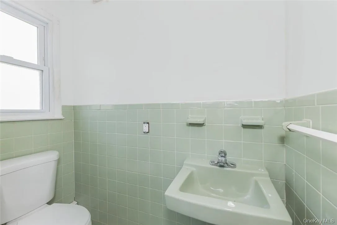 433 Palmer Road, Yonkers, NY, 3 Bedrooms Bedrooms, 6 Rooms Rooms,1 BathroomBathrooms,Residential Lease,For Rent,Palmer,0,980057 433 Palmer Road, Yonkers, NY, 3 Bedrooms Bedrooms, 6 Rooms Rooms,1 BathroomBathrooms,Residential Lease,For Rent,Palmer,0,980057