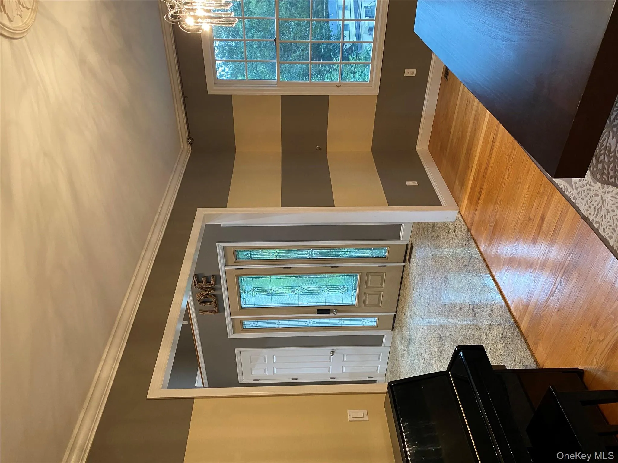 Foyer leads to dining room Foyer leads to dining room