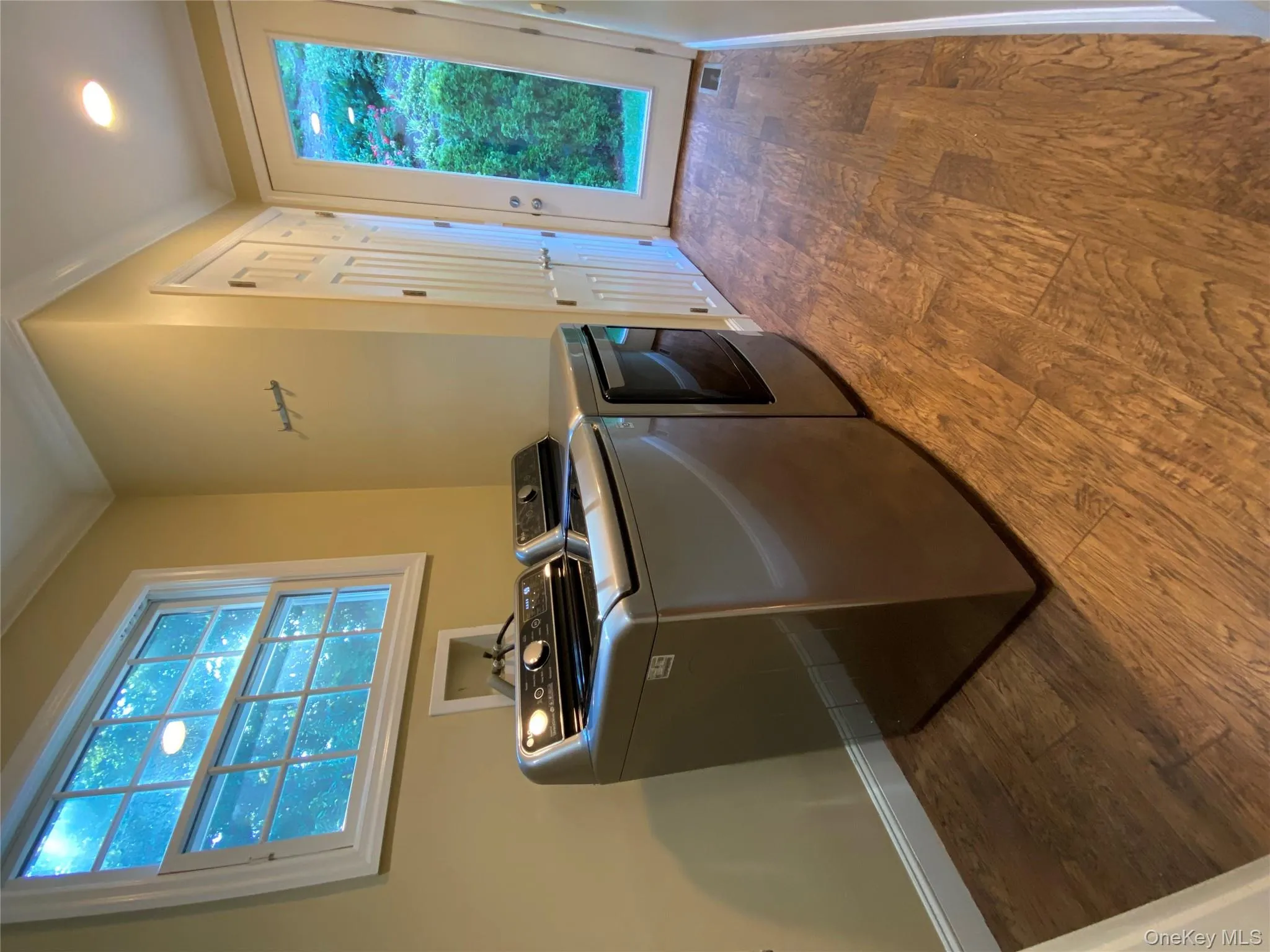 Laundry conveniently located off the kitchen Laundry conveniently located off the kitchen