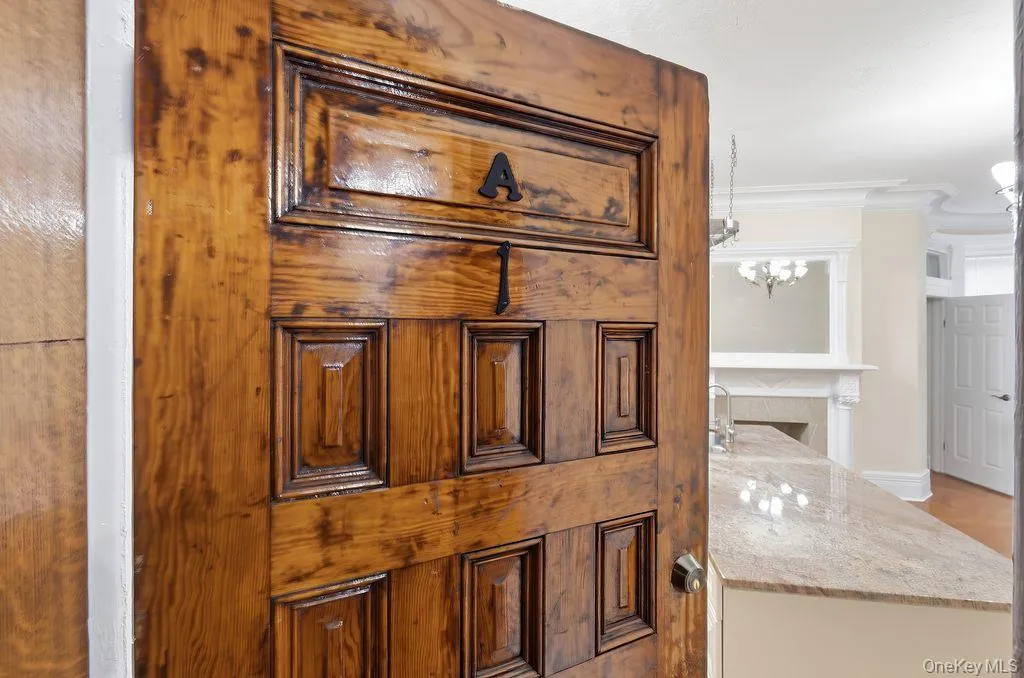 Door to unit Door to unit