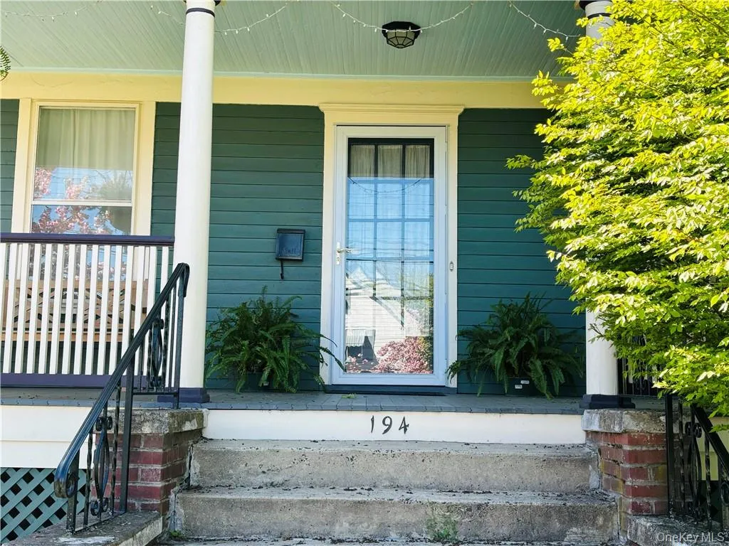 194 Midland Avenue, Orangetown, NY, 3 Bedrooms Bedrooms, 7 Rooms Rooms,1 BathroomBathrooms,Residential Lease,For Rent,Midland,0,980072 194 Midland Avenue, Orangetown, NY, 3 Bedrooms Bedrooms, 7 Rooms Rooms,1 BathroomBathrooms,Residential Lease,For Rent,Midland,0,980072