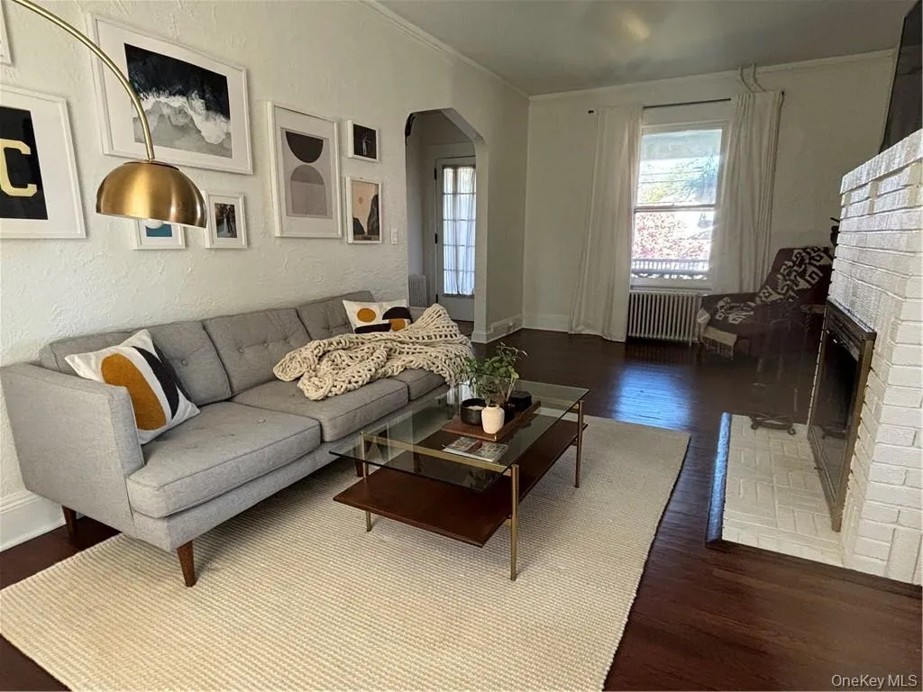 194 Midland Avenue, Orangetown, NY, 3 Bedrooms Bedrooms, 7 Rooms Rooms,1 BathroomBathrooms,Residential Lease,For Rent,Midland,0,980072 194 Midland Avenue, Orangetown, NY, 3 Bedrooms Bedrooms, 7 Rooms Rooms,1 BathroomBathrooms,Residential Lease,For Rent,Midland,0,980072