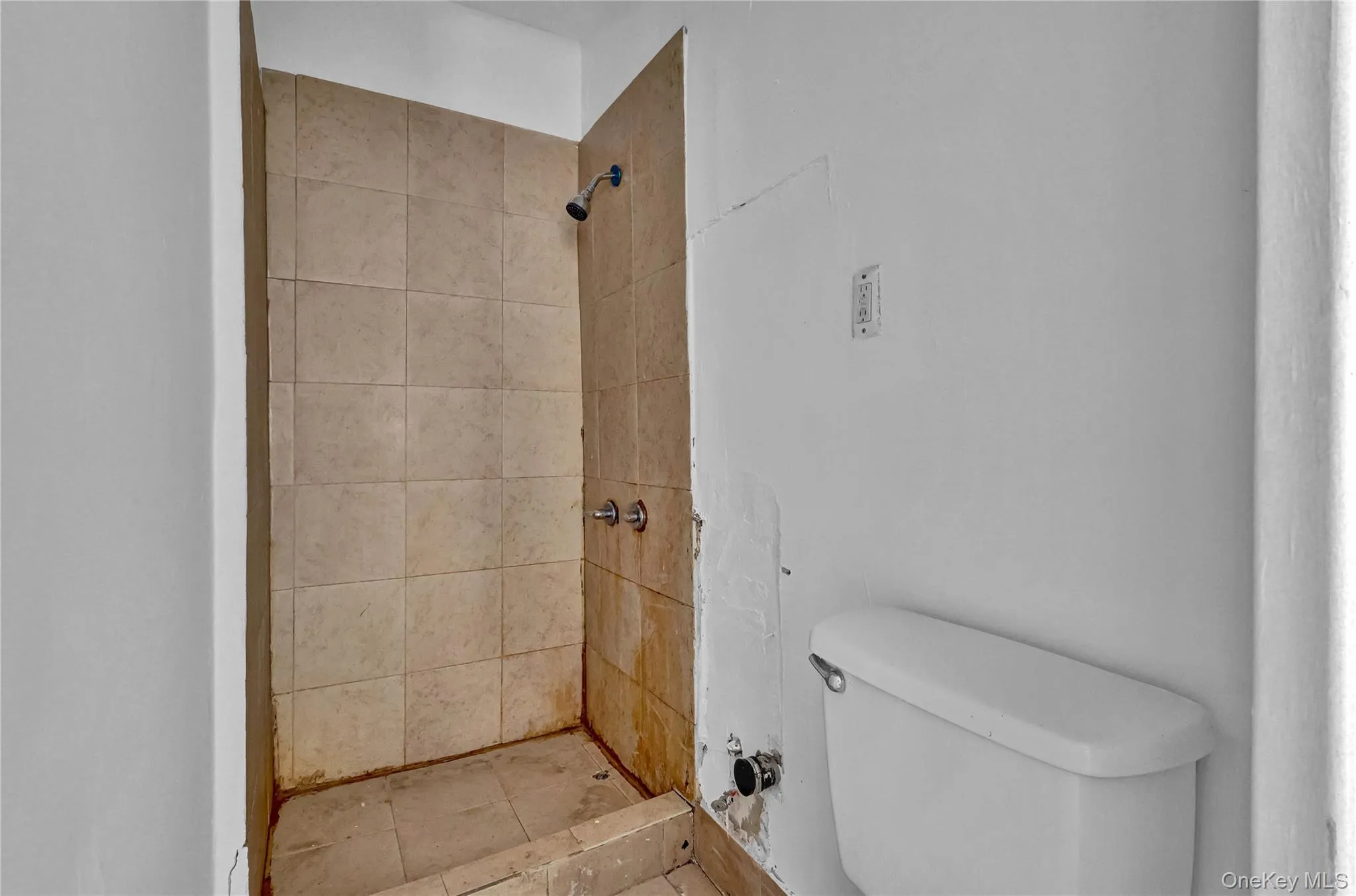 150-81 116th Road, New York, NY, 3 Bedrooms Bedrooms, 6 Rooms Rooms,2 BathroomsBathrooms,Residential,For Rent,116th,0,980073 150-81 116th Road, New York, NY, 3 Bedrooms Bedrooms, 6 Rooms Rooms,2 BathroomsBathrooms,Residential,For Rent,116th,0,980073