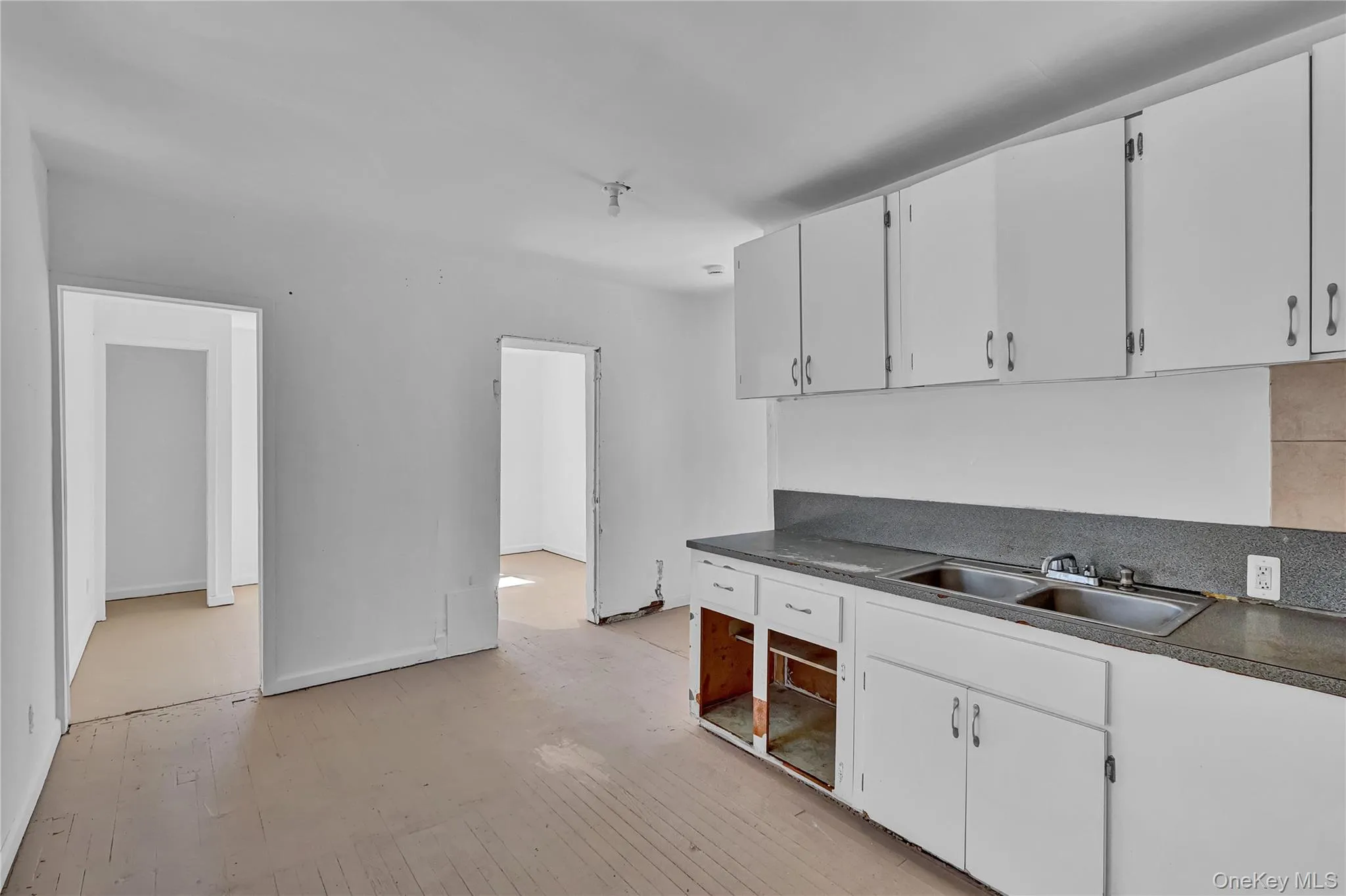 150-81 116th Road, New York, NY, 3 Bedrooms Bedrooms, 6 Rooms Rooms,2 BathroomsBathrooms,Residential,For Rent,116th,0,980073 150-81 116th Road, New York, NY, 3 Bedrooms Bedrooms, 6 Rooms Rooms,2 BathroomsBathrooms,Residential,For Rent,116th,0,980073