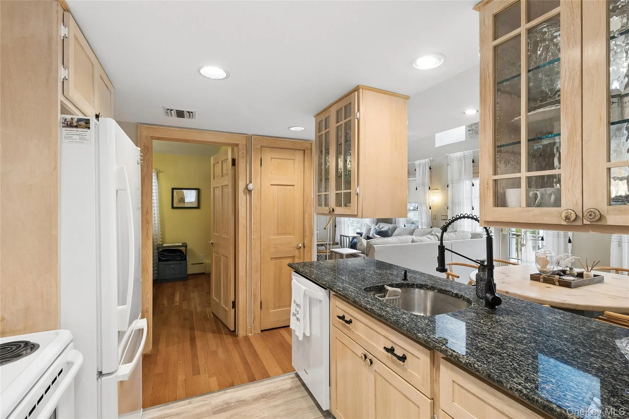 1050 Pine Avenue, Southold, NY, 3 Bedrooms Bedrooms, 7 Rooms Rooms,2 BathroomsBathrooms,Residential Lease,For Rent,Pine,0,980127 1050 Pine Avenue, Southold, NY, 3 Bedrooms Bedrooms, 7 Rooms Rooms,2 BathroomsBathrooms,Residential Lease,For Rent,Pine,0,980127