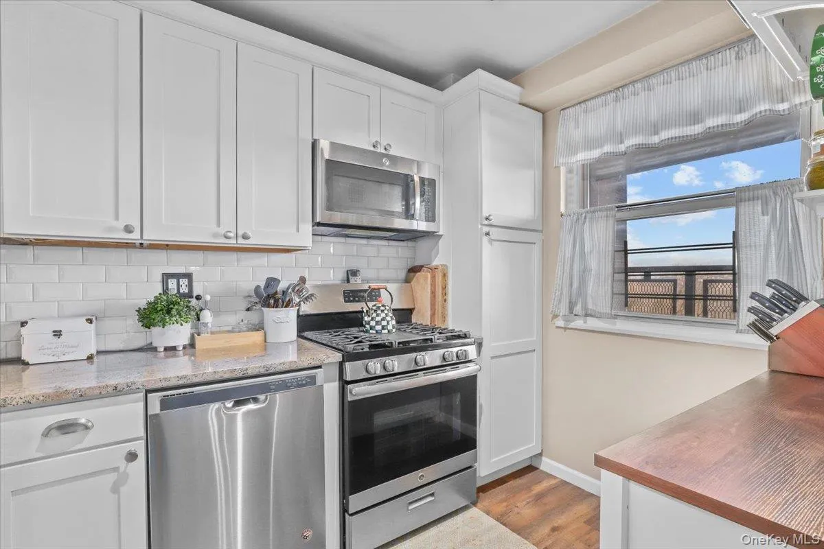 5900 Arlington Avenue, New York, NY, 1 Bedroom Bedrooms, 3 Rooms Rooms,1 BathroomBathrooms,Residential Sale,For Rent,Arlington,0,980130 5900 Arlington Avenue, New York, NY, 1 Bedroom Bedrooms, 3 Rooms Rooms,1 BathroomBathrooms,Residential Sale,For Rent,Arlington,0,980130