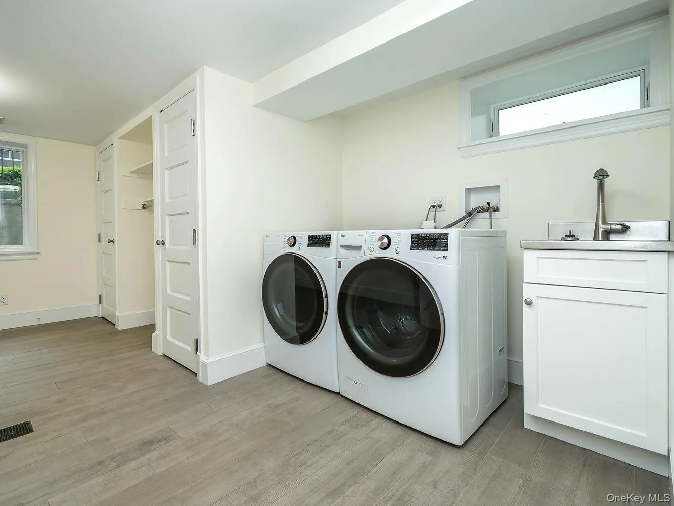 29 Birch Street, Oyster Bay, NY, 4 Bedrooms Bedrooms, 10 Rooms Rooms,4 BathroomsBathrooms,Residential Lease,For Rent,Birch,0,980148 29 Birch Street, Oyster Bay, NY, 4 Bedrooms Bedrooms, 10 Rooms Rooms,4 BathroomsBathrooms,Residential Lease,For Rent,Birch,0,980148