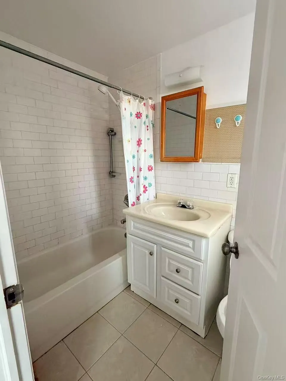 140-37 Cherry Avenue, New York, NY, 2 Bedrooms Bedrooms, 5 Rooms Rooms,2 BathroomsBathrooms,Residential Sale,For Rent,Cherry,0,980150 140-37 Cherry Avenue, New York, NY, 2 Bedrooms Bedrooms, 5 Rooms Rooms,2 BathroomsBathrooms,Residential Sale,For Rent,Cherry,0,980150