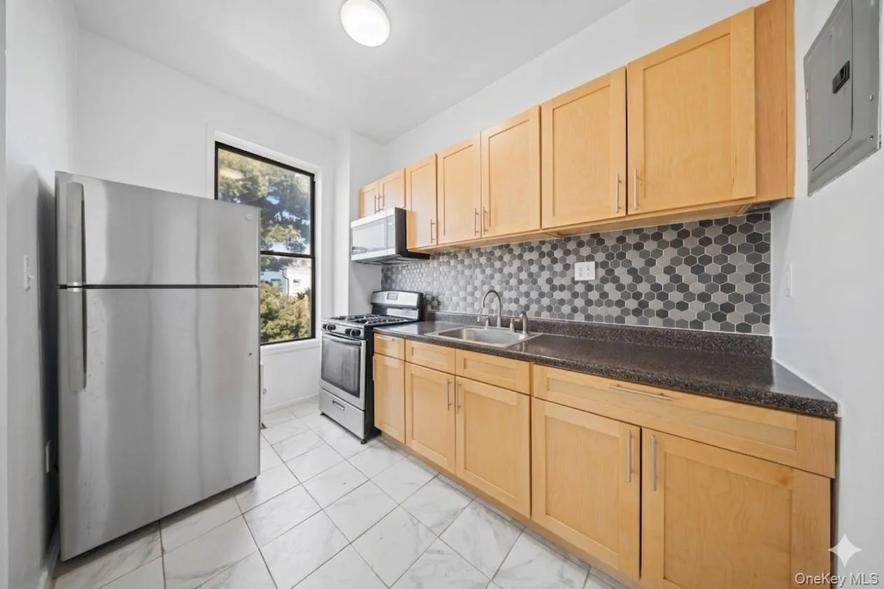 1207 Hancock Street, New York, NY, 2 Bedrooms Bedrooms, 5 Rooms Rooms,1 BathroomBathrooms,Residential Lease,For Rent,Hancock,0,980162 1207 Hancock Street, New York, NY, 2 Bedrooms Bedrooms, 5 Rooms Rooms,1 BathroomBathrooms,Residential Lease,For Rent,Hancock,0,980162