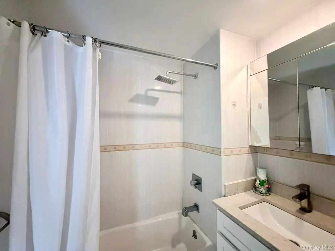 65-38 Austin Street, New York, NY, 2 Bedrooms Bedrooms, 5 Rooms Rooms,2 BathroomsBathrooms,Residential,For Rent,Austin,0,980168 65-38 Austin Street, New York, NY, 2 Bedrooms Bedrooms, 5 Rooms Rooms,2 BathroomsBathrooms,Residential,For Rent,Austin,0,980168