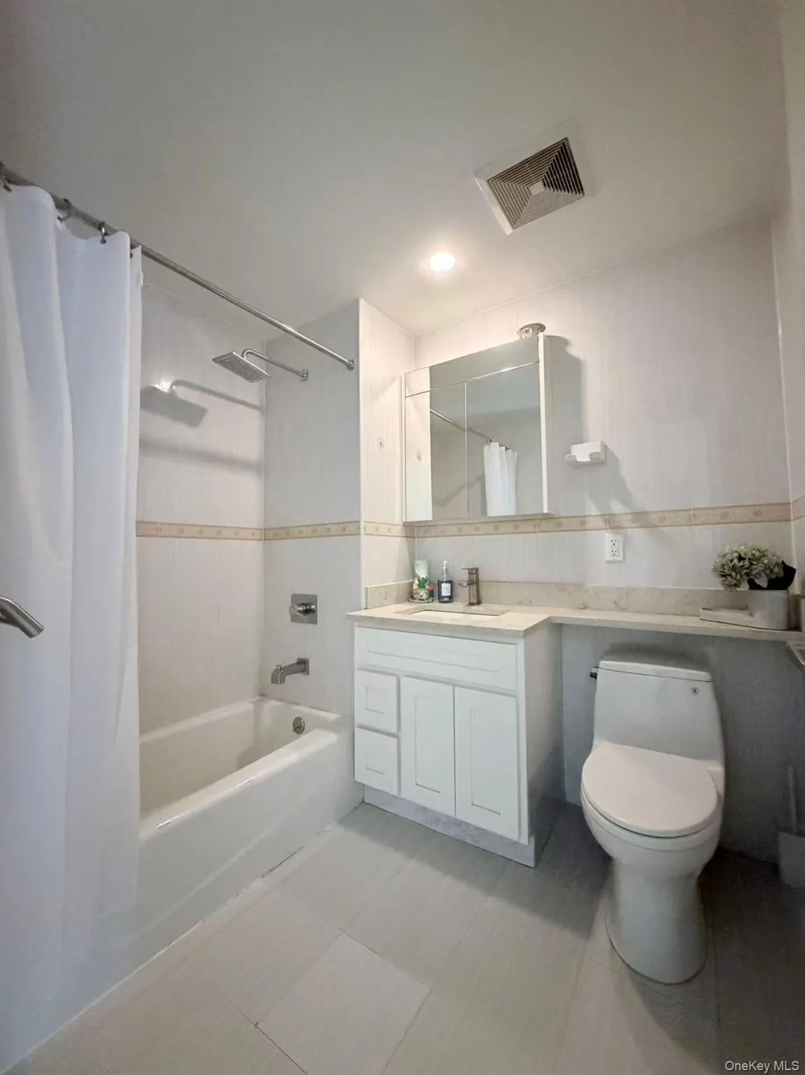 65-38 Austin Street, New York, NY, 2 Bedrooms Bedrooms, 5 Rooms Rooms,2 BathroomsBathrooms,Residential,For Rent,Austin,0,980168 65-38 Austin Street, New York, NY, 2 Bedrooms Bedrooms, 5 Rooms Rooms,2 BathroomsBathrooms,Residential,For Rent,Austin,0,980168