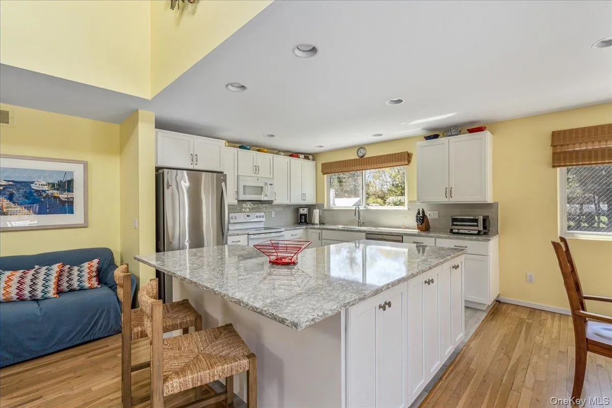 9 Cedarfield Lane, Southampton, NY, 4 Bedrooms Bedrooms, 11 Rooms Rooms,4 BathroomsBathrooms,Residential Lease,For Rent,Cedarfield,0,980180 9 Cedarfield Lane, Southampton, NY, 4 Bedrooms Bedrooms, 11 Rooms Rooms,4 BathroomsBathrooms,Residential Lease,For Rent,Cedarfield,0,980180