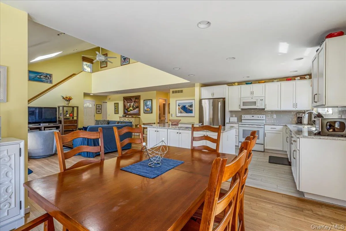 9 Cedarfield Lane, Southampton, NY, 4 Bedrooms Bedrooms, 11 Rooms Rooms,4 BathroomsBathrooms,Residential Lease,For Rent,Cedarfield,0,980180 9 Cedarfield Lane, Southampton, NY, 4 Bedrooms Bedrooms, 11 Rooms Rooms,4 BathroomsBathrooms,Residential Lease,For Rent,Cedarfield,0,980180