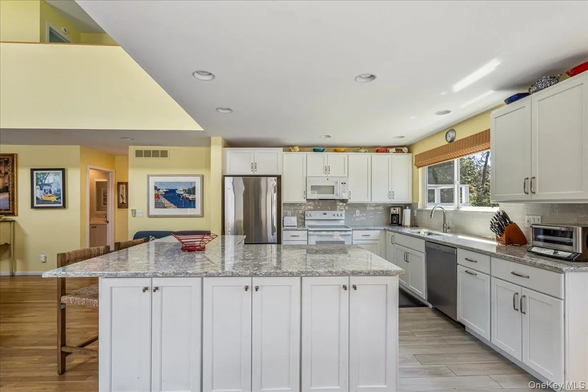 9 Cedarfield Lane, Southampton, NY, 4 Bedrooms Bedrooms, 11 Rooms Rooms,4 BathroomsBathrooms,Residential Lease,For Rent,Cedarfield,0,980180 9 Cedarfield Lane, Southampton, NY, 4 Bedrooms Bedrooms, 11 Rooms Rooms,4 BathroomsBathrooms,Residential Lease,For Rent,Cedarfield,0,980180