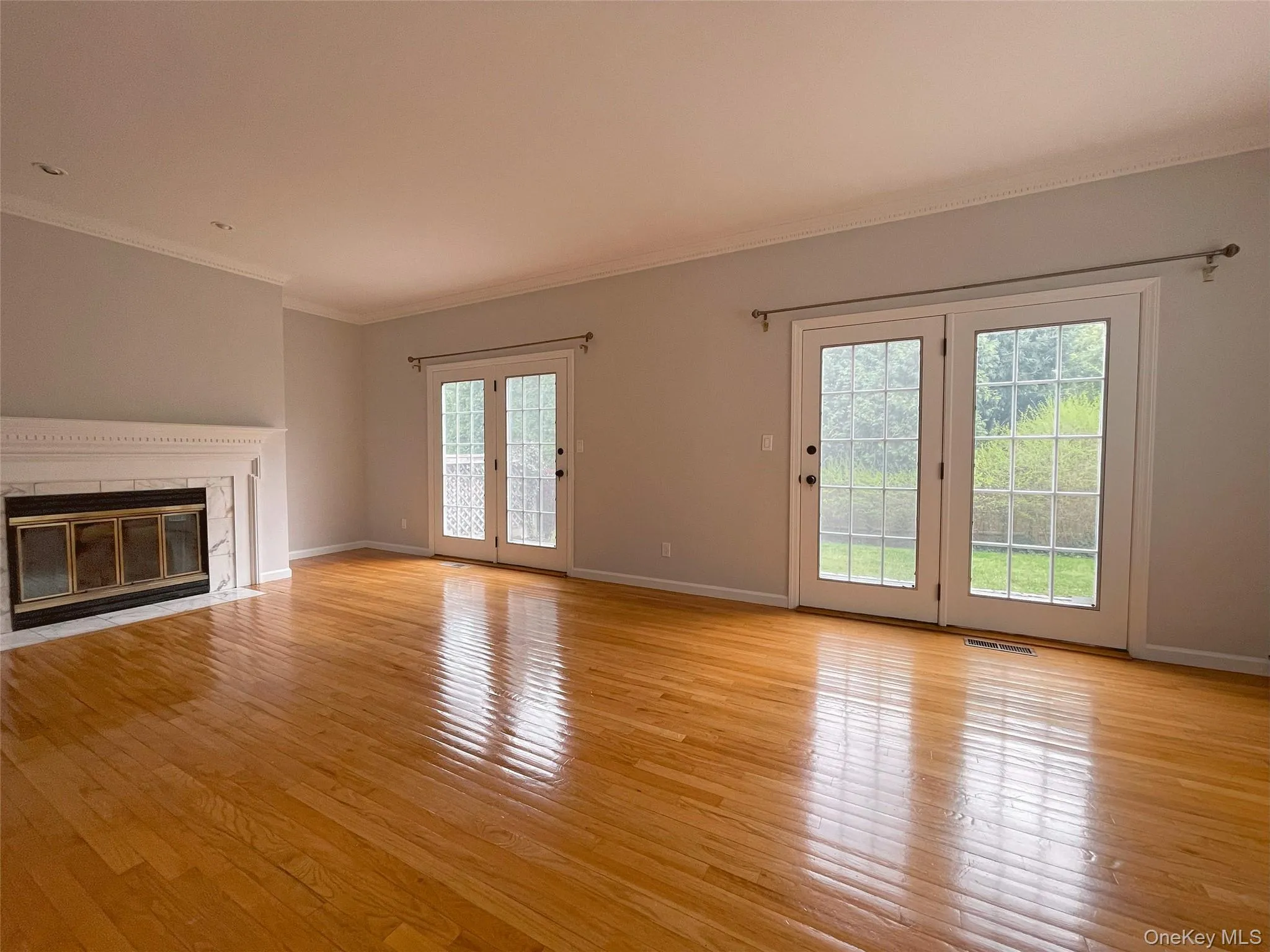 Picture was taken before current tenant moved in. Picture was taken before current tenant moved in.