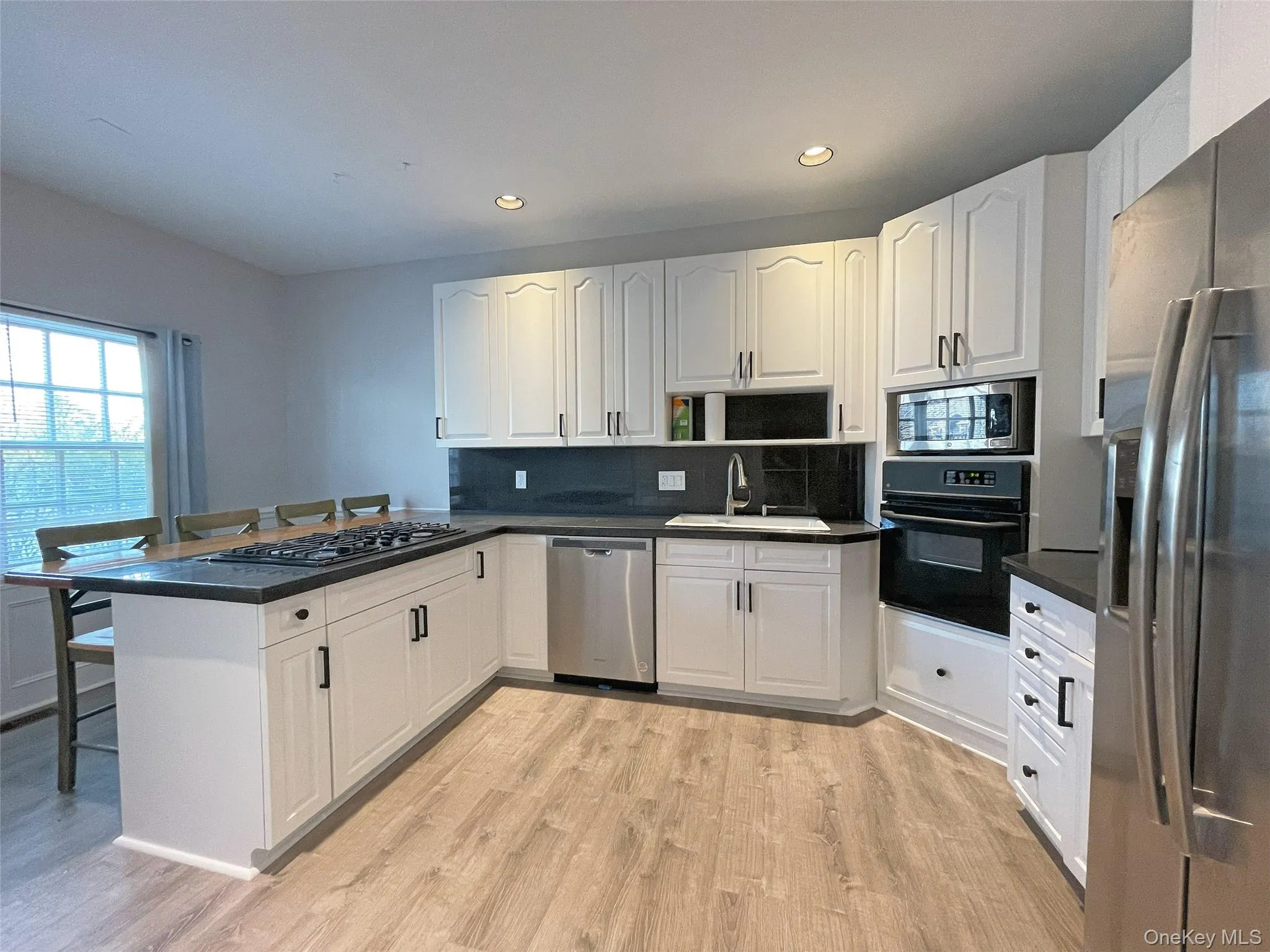 28 Home Place, Greenwich, CT, 3 Bedrooms Bedrooms, 6 Rooms Rooms,2 BathroomsBathrooms,Residential Lease,For Rent,Home Place,0,980189 28 Home Place, Greenwich, CT, 3 Bedrooms Bedrooms, 6 Rooms Rooms,2 BathroomsBathrooms,Residential Lease,For Rent,Home Place,0,980189