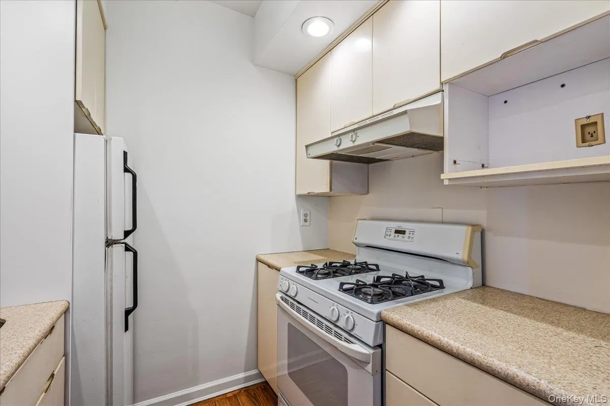 18-15 215th Street, New York, NY, 1 Bedroom Bedrooms, 3 Rooms Rooms,1 BathroomBathrooms,Residential Sale,For Rent,215th,0,980191 18-15 215th Street, New York, NY, 1 Bedroom Bedrooms, 3 Rooms Rooms,1 BathroomBathrooms,Residential Sale,For Rent,215th,0,980191