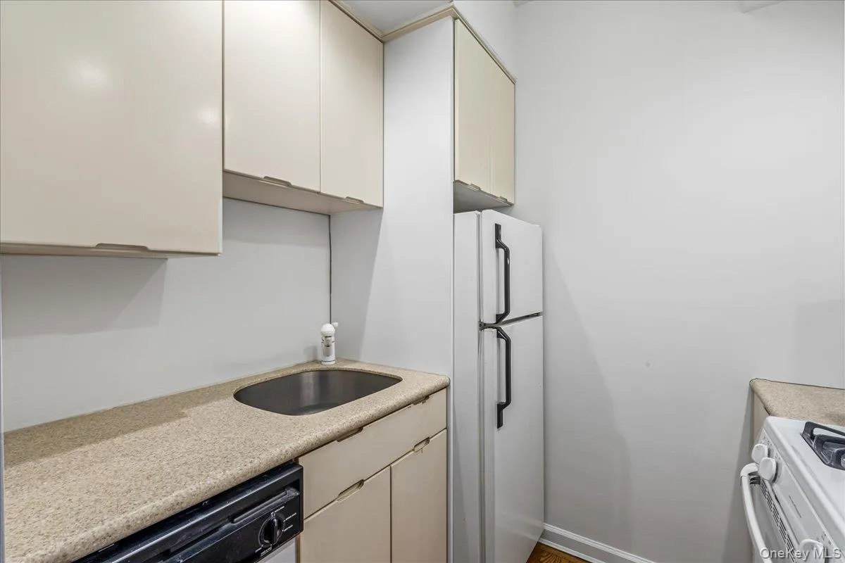 18-15 215th Street, New York, NY, 1 Bedroom Bedrooms, 3 Rooms Rooms,1 BathroomBathrooms,Residential Sale,For Rent,215th,0,980191 18-15 215th Street, New York, NY, 1 Bedroom Bedrooms, 3 Rooms Rooms,1 BathroomBathrooms,Residential Sale,For Rent,215th,0,980191