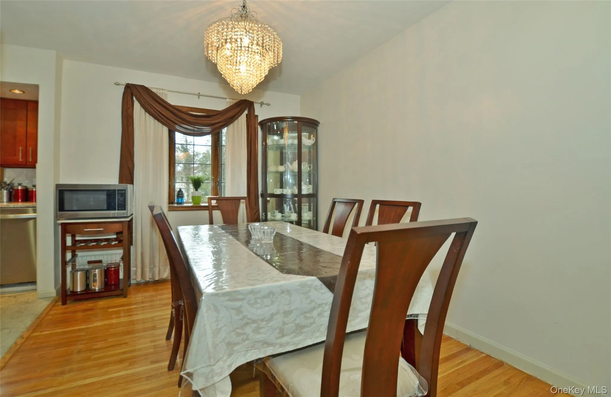 Open to kitchen and living room. Open to kitchen and living room.